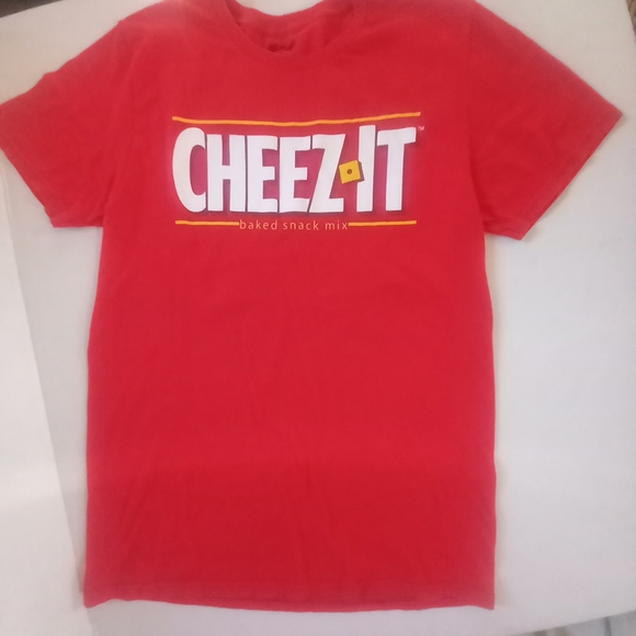 New CHEEZ IT Tee Med Red Unisex - Picture 1 of 3